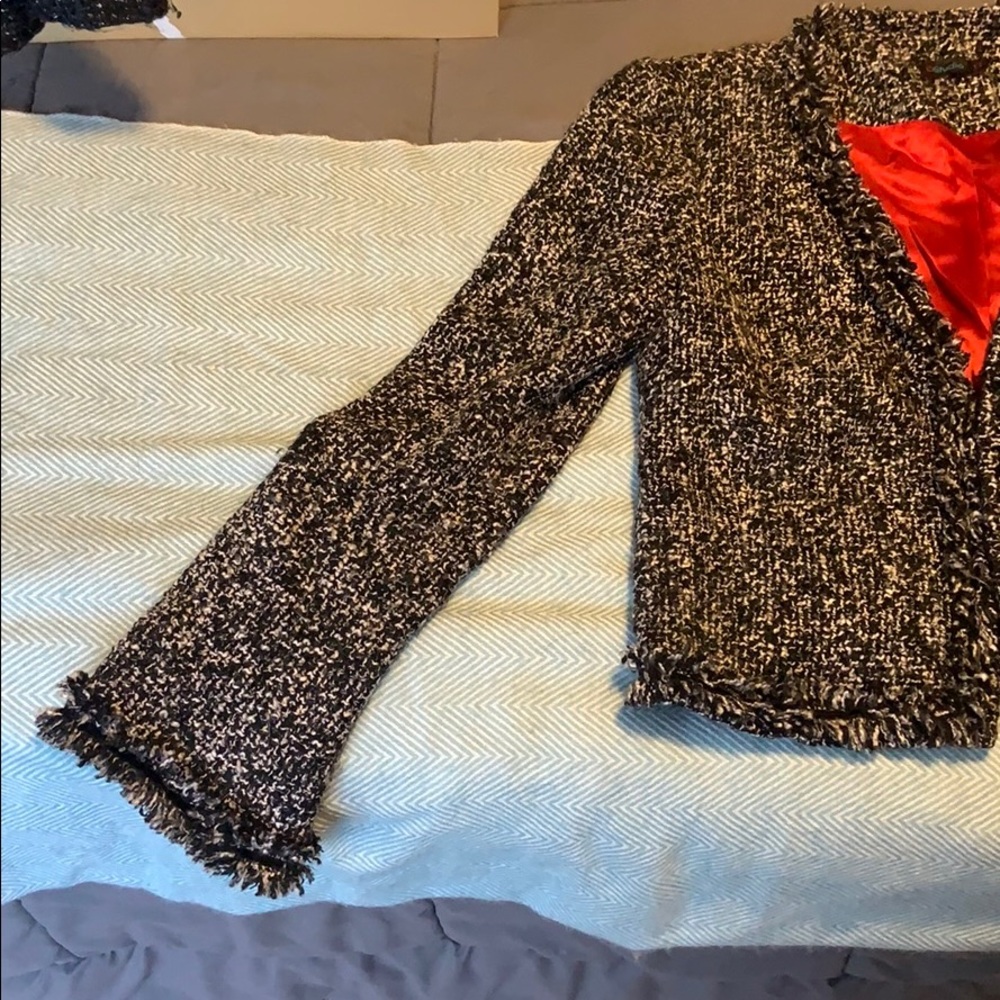 Beautiful Chanel type jacket - Picture 2 of 5